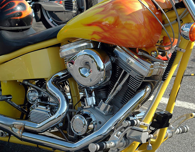 Why are cylinders for economy motorcycles favored by global importers?